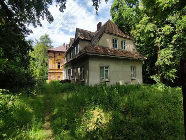 Pałac  w Żuklinie  - zabytek - działka  ok. 5 ha - zdjęcie 2